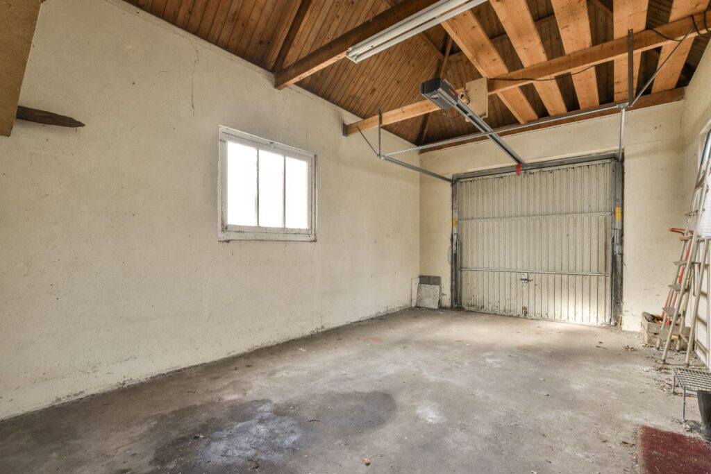 Resurfacing Your Garage Floor 1 Resurfacing Your Garage Floor